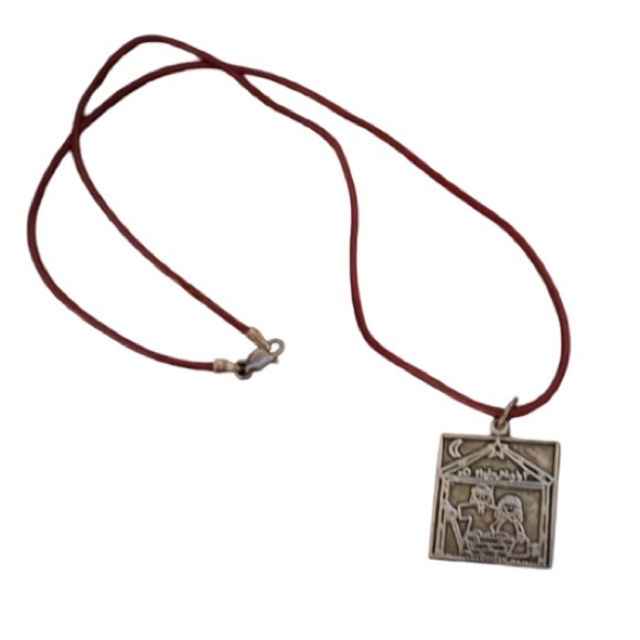 Vintage Holiday Sterling Silver Nativity Holy Night Jesus Birth Pendent Necklace - Picture 4 of 6